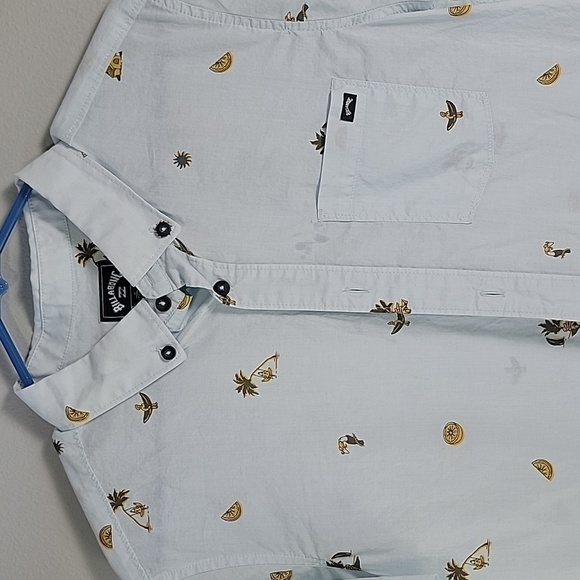 Billabong short sleeved button front shirt with island designs - Picture 2 of 11